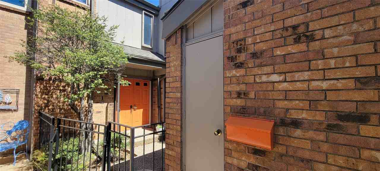 12219 Montego Plz - Photo 3 of 15