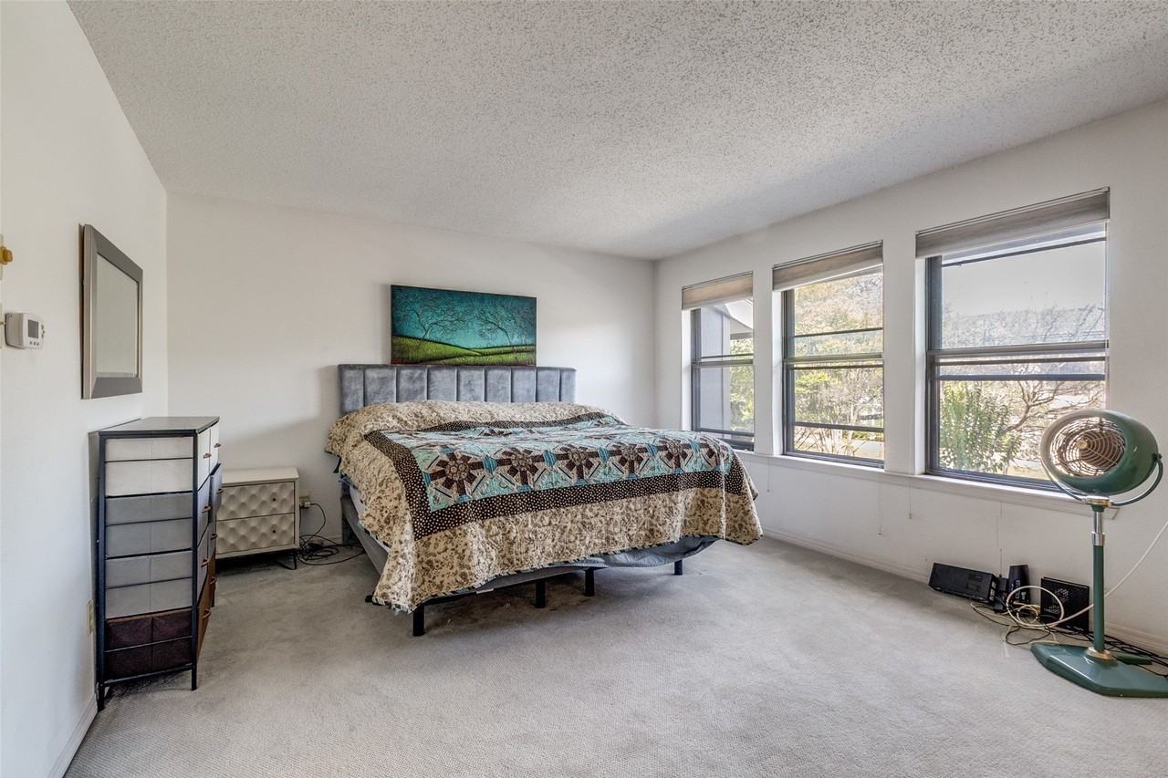 12219 Montego Plz - Photo 6 of 15
