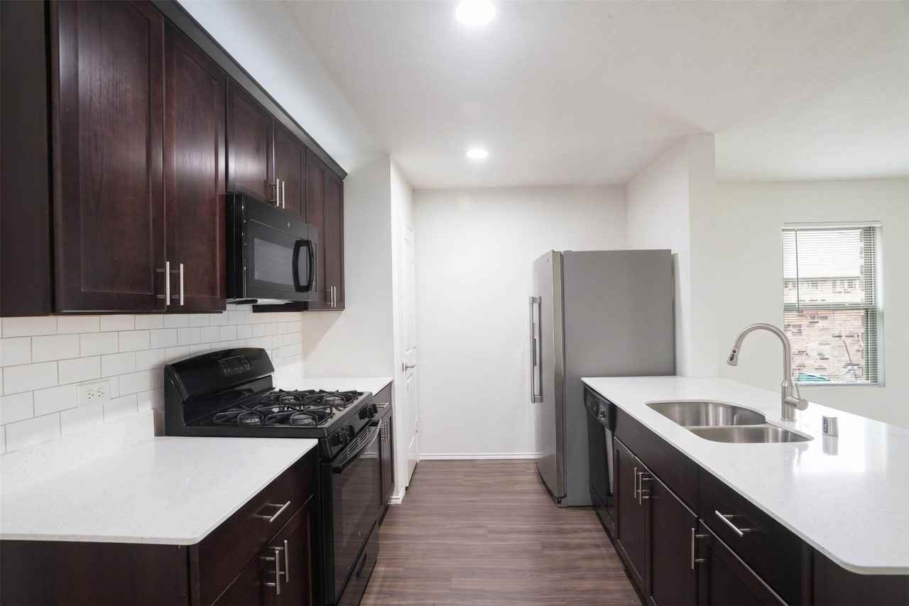 767 Myrtle Ln - Photo 3 of 24