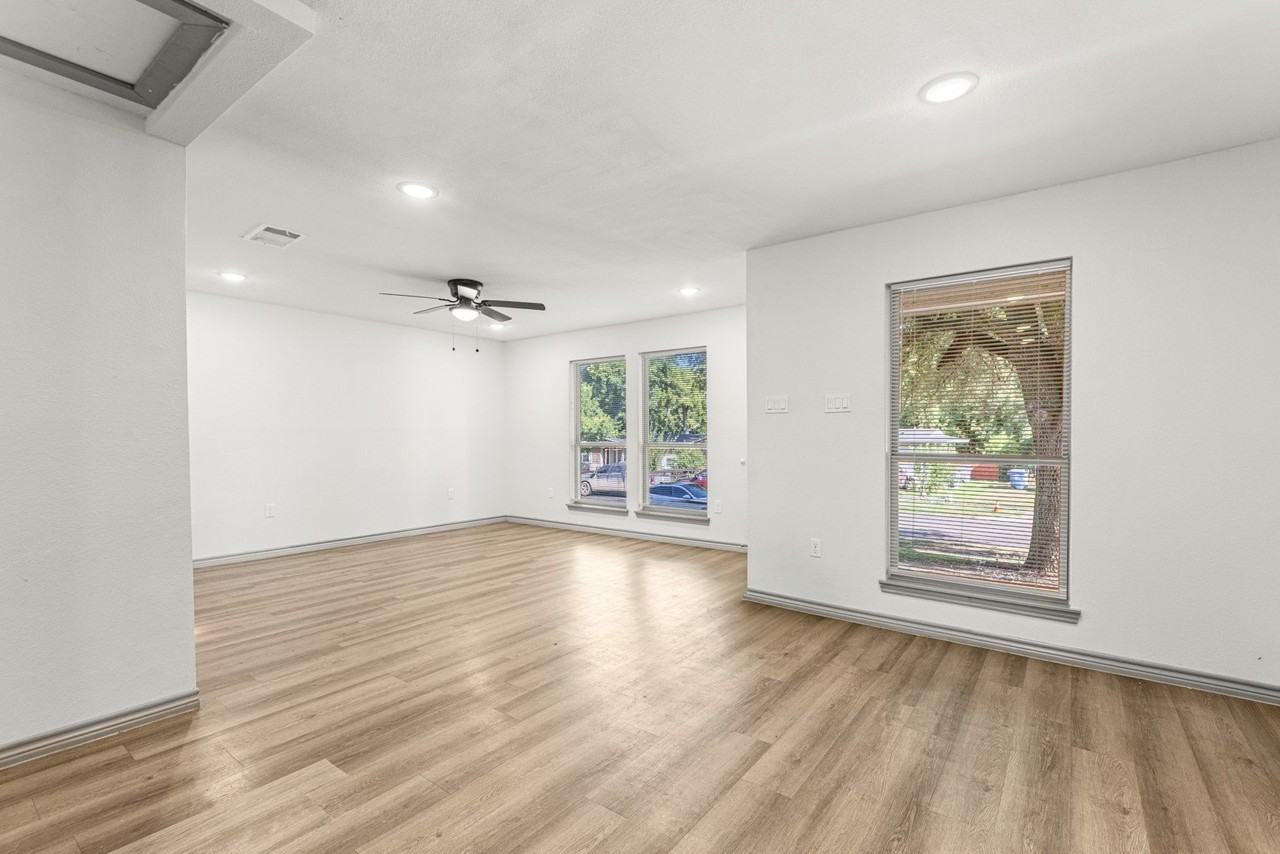 5160 Cardiff St - Photo 3 of 16