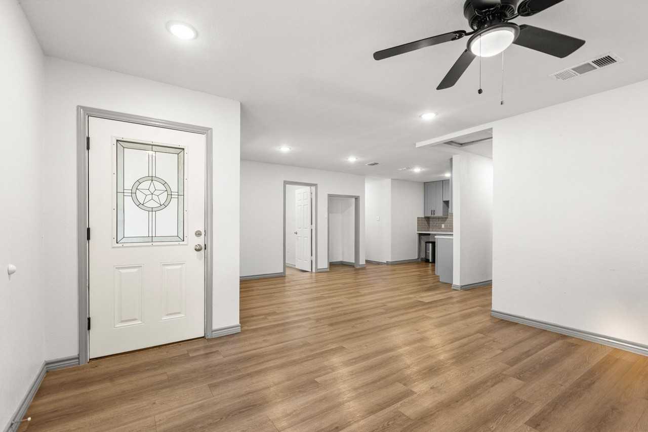 5160 Cardiff St - Photo 4 of 16