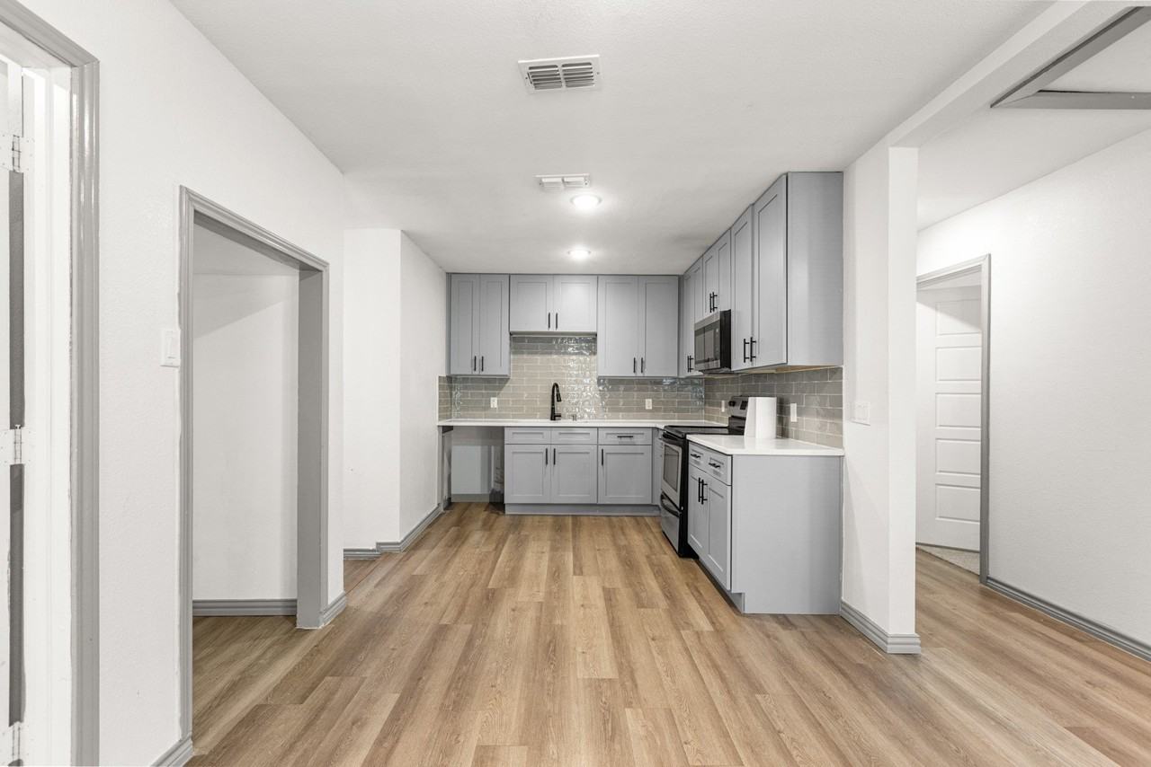 5160 Cardiff St - Photo 5 of 16
