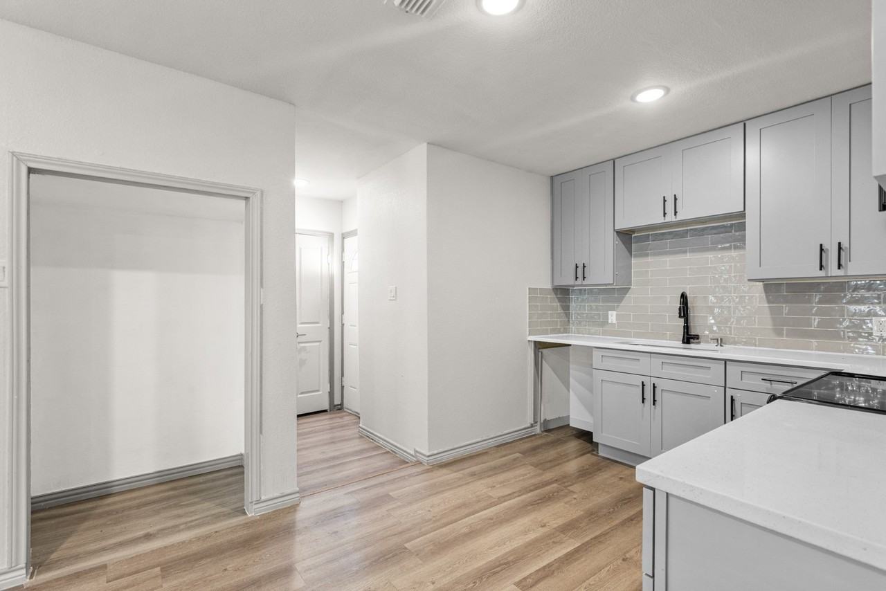 5160 Cardiff St - Photo 7 of 16