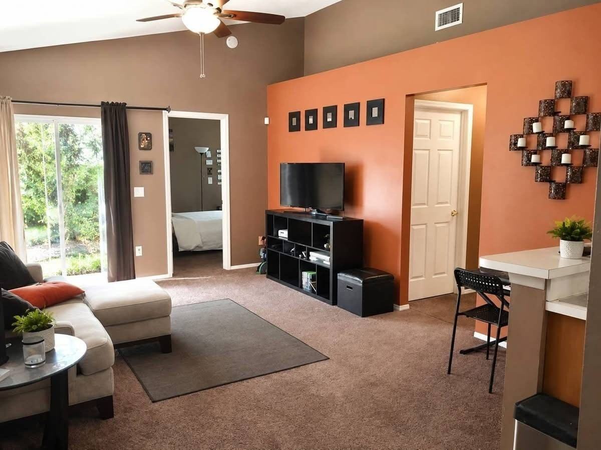 1025 Bartlett Ct - Photo 3 of 4