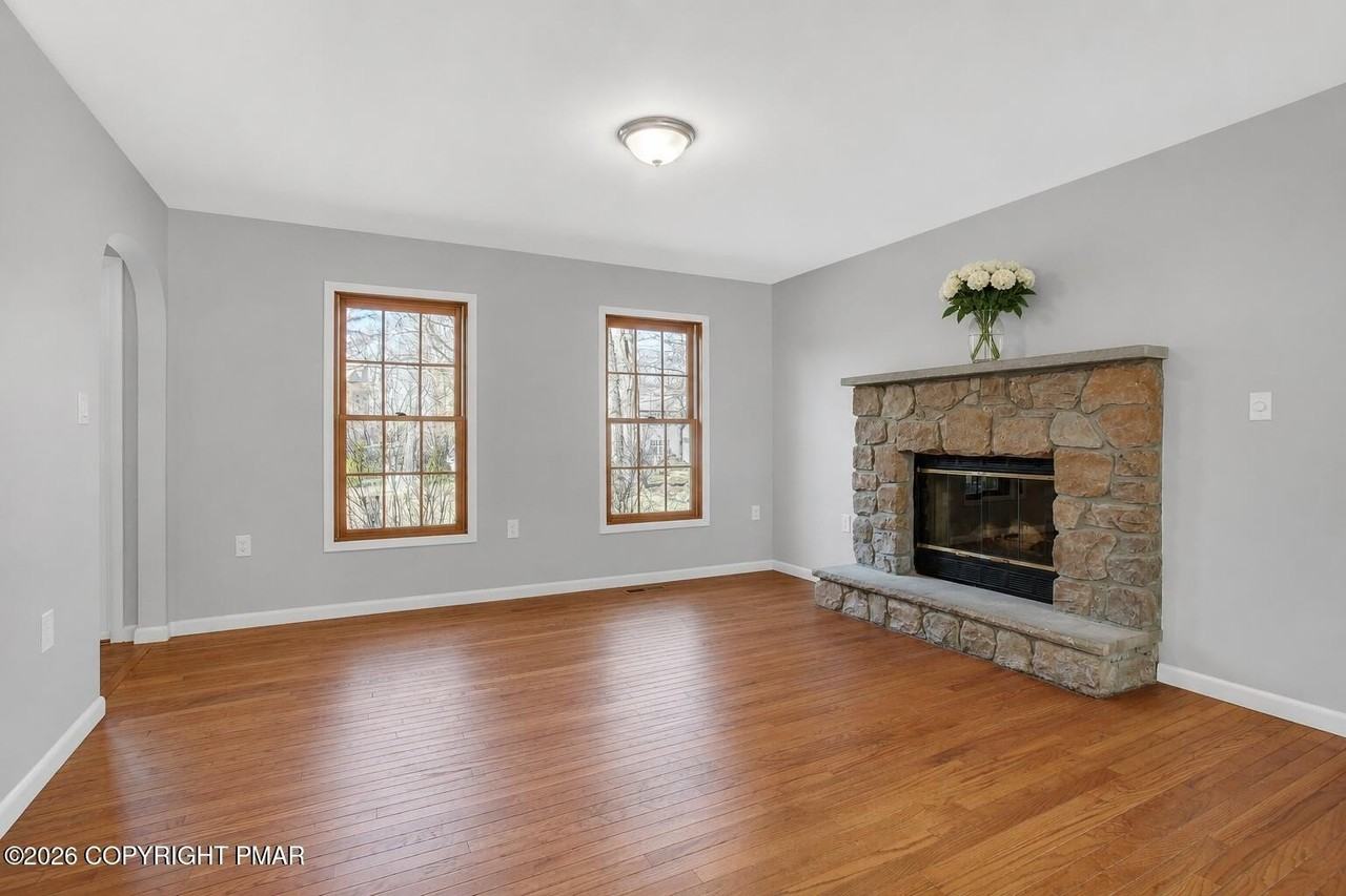 8202 Woodchuck Ct - Photo 4 of 16