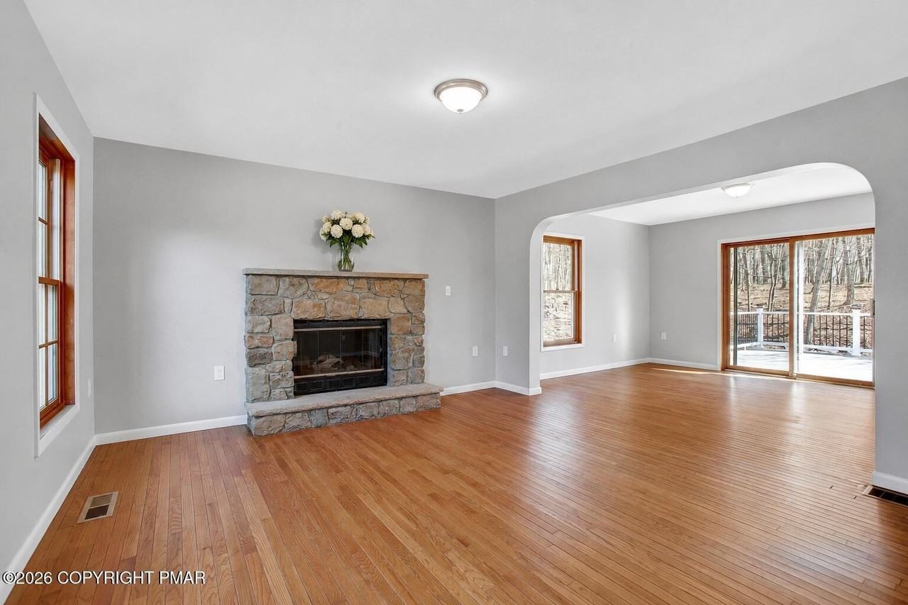 8202 Woodchuck Ct - Photo 5 of 16