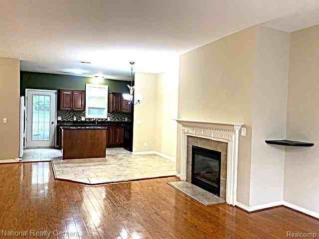 11695 Squiers Blvd - Photo 3 of 18