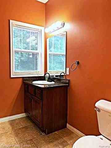 11695 Squiers Blvd - Photo 6 of 18