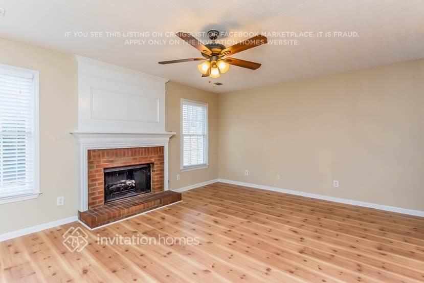 1040 Deer Hollow Dr - Photo 3 of 19