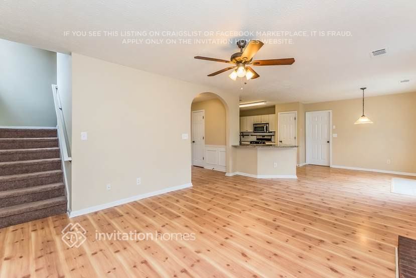 1040 Deer Hollow Dr - Photo 4 of 19