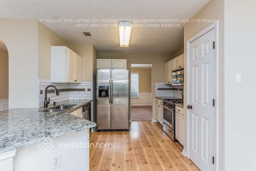 1040 Deer Hollow Dr - Photo 5 of 19
