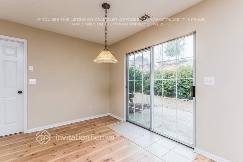 1040 Deer Hollow Dr - Photo 6 of 19