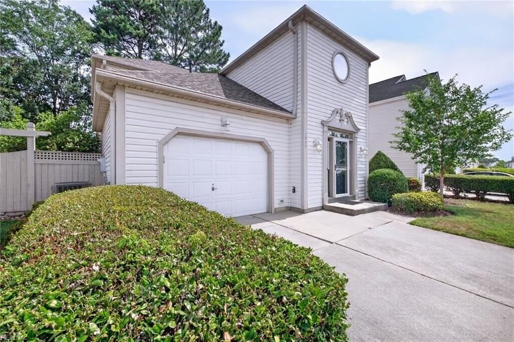 1537 Tallwood Cir - Photo 3 of 33