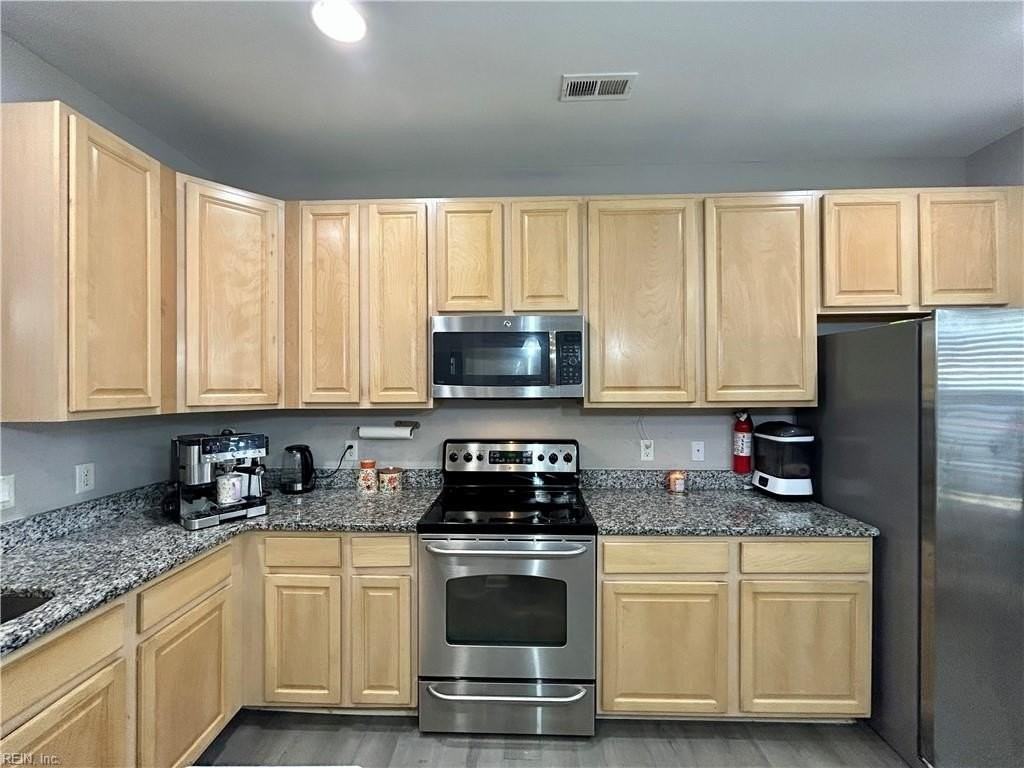 2113 Livingston St - Photo 4 of 29