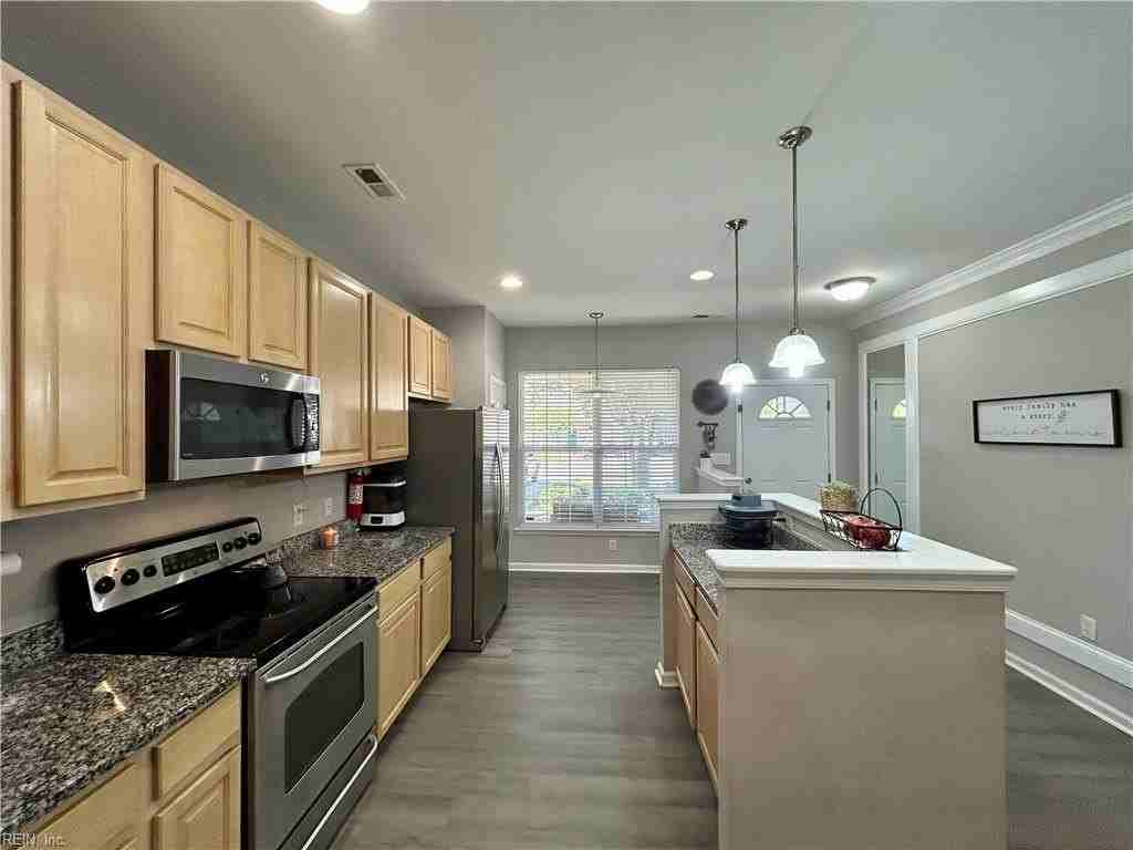 2113 Livingston St - Photo 5 of 29