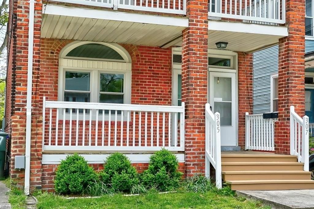305 W 36th St - Photo 2 of 33