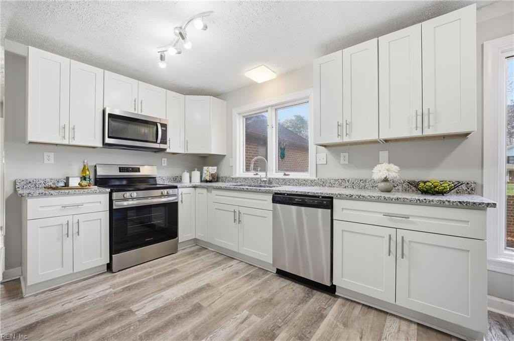 9R Rhodelia Ln - Photo 6 of 42