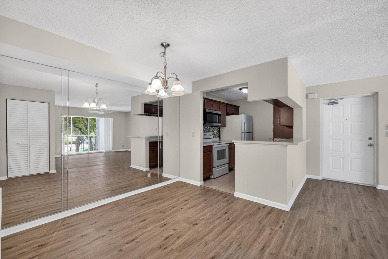2512 Se Anchorage Cv #2 - Photo 2 of 40