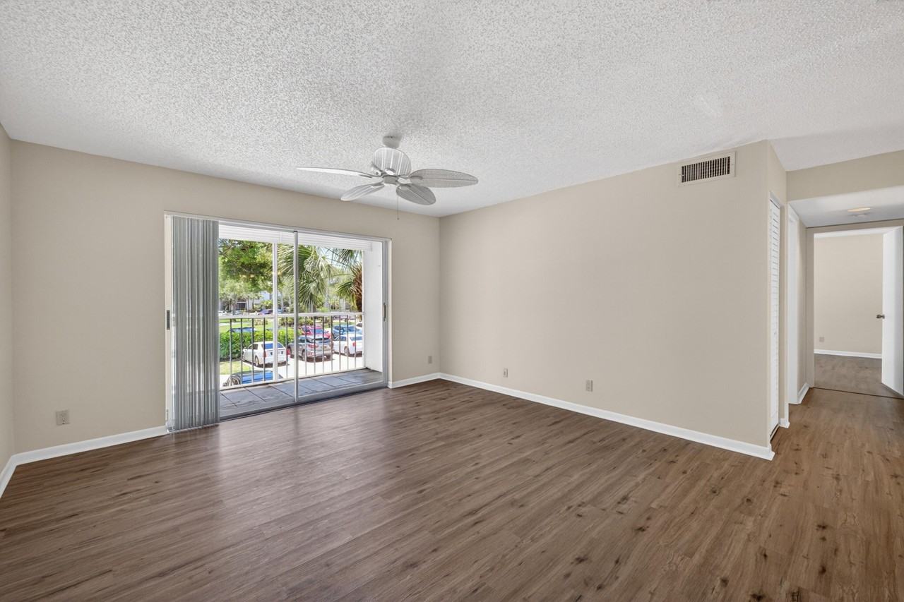 2512 Se Anchorage Cv #2 - Photo 3 of 40