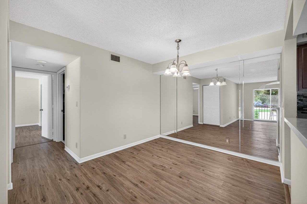 2512 Se Anchorage Cv #2 - Photo 6 of 40