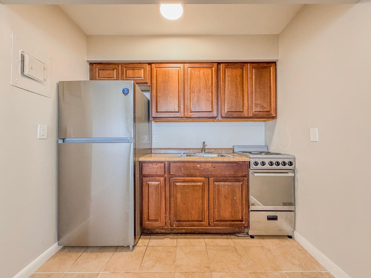 1101 Ne 23rd Ter #4 - Photo 3 of 14