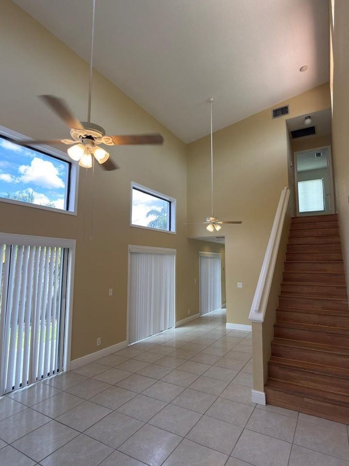 13769 Yarmouth Dr - Photo 2 of 8