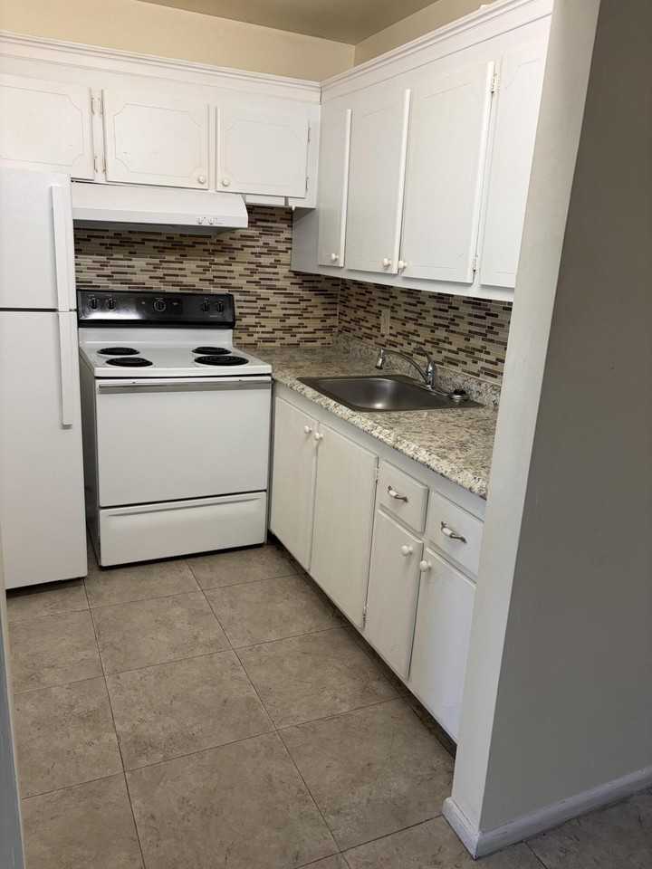 220 Berkshire K #220 - Photo 4 of 9