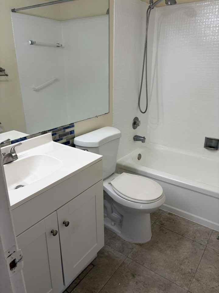 220 Berkshire K #220 - Photo 5 of 9