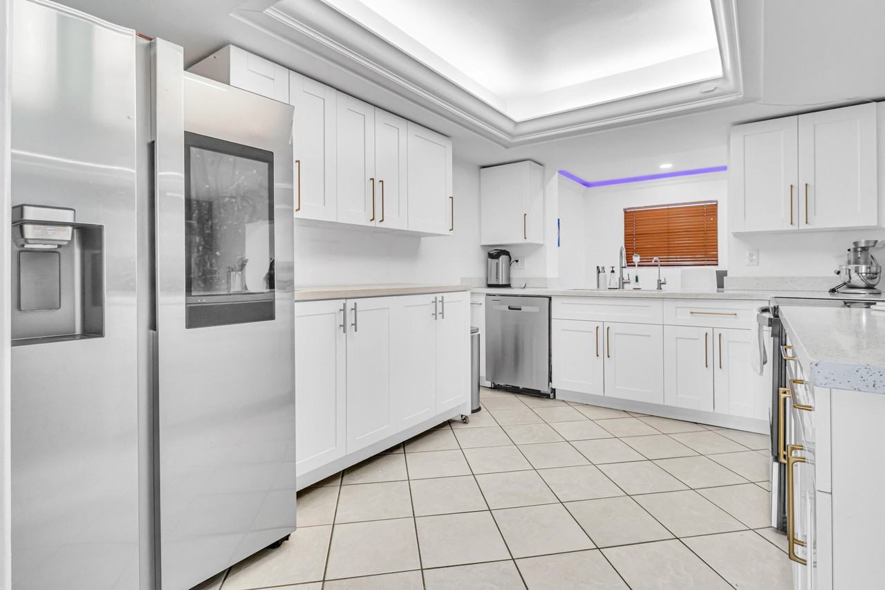 2200 N 47th Ave - Photo 5 of 28