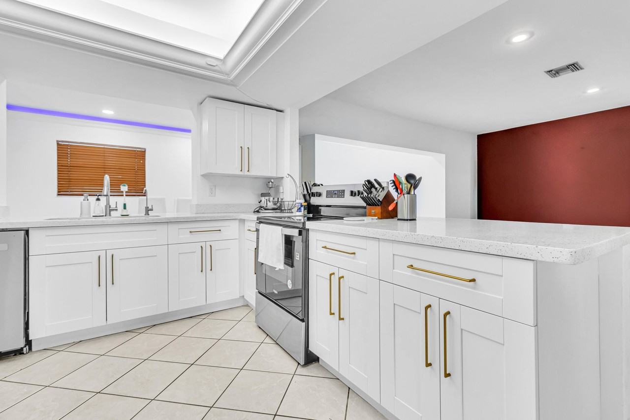 2200 N 47th Ave - Photo 6 of 28