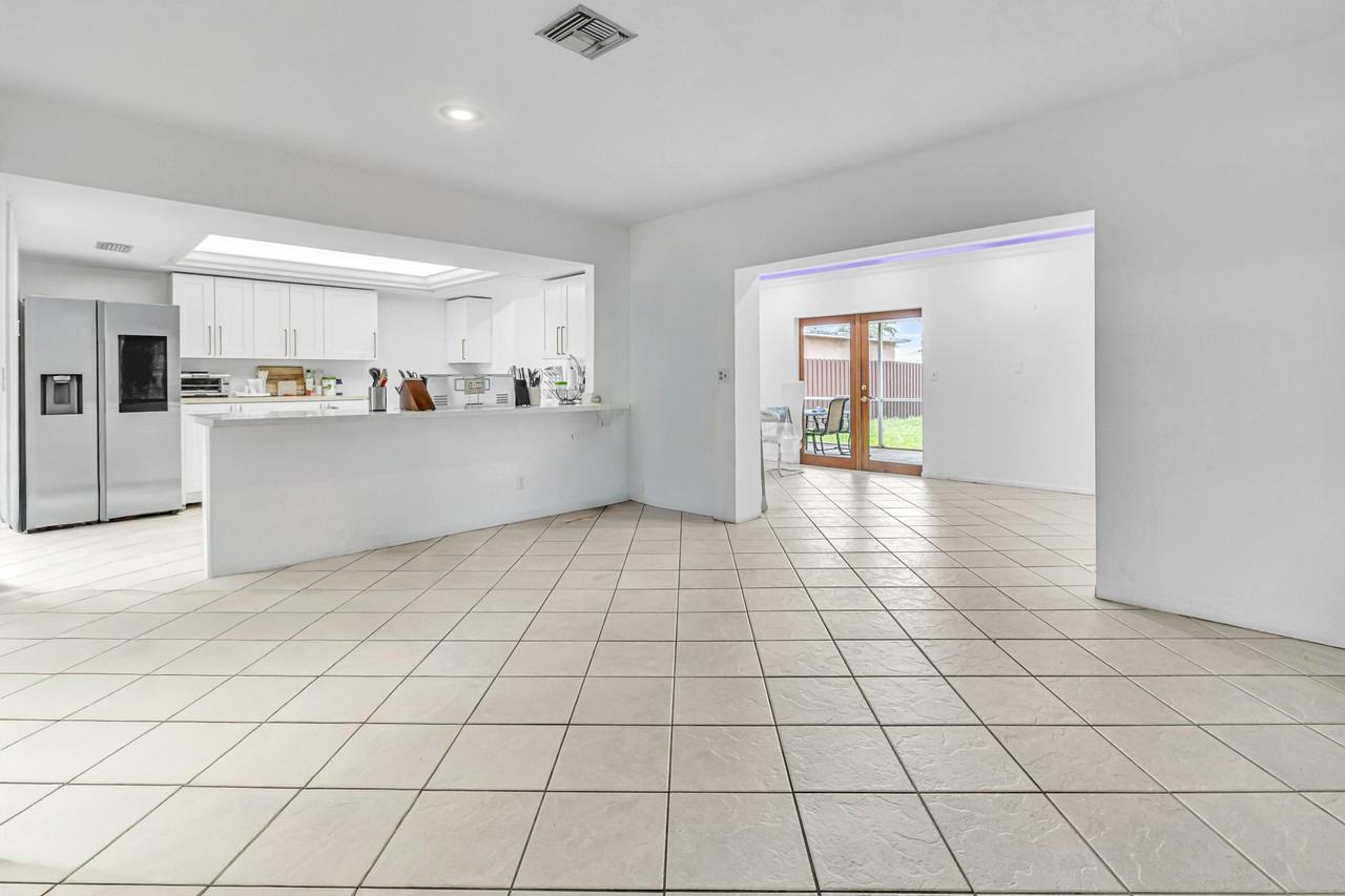 2200 N 47th Ave - Photo 7 of 28