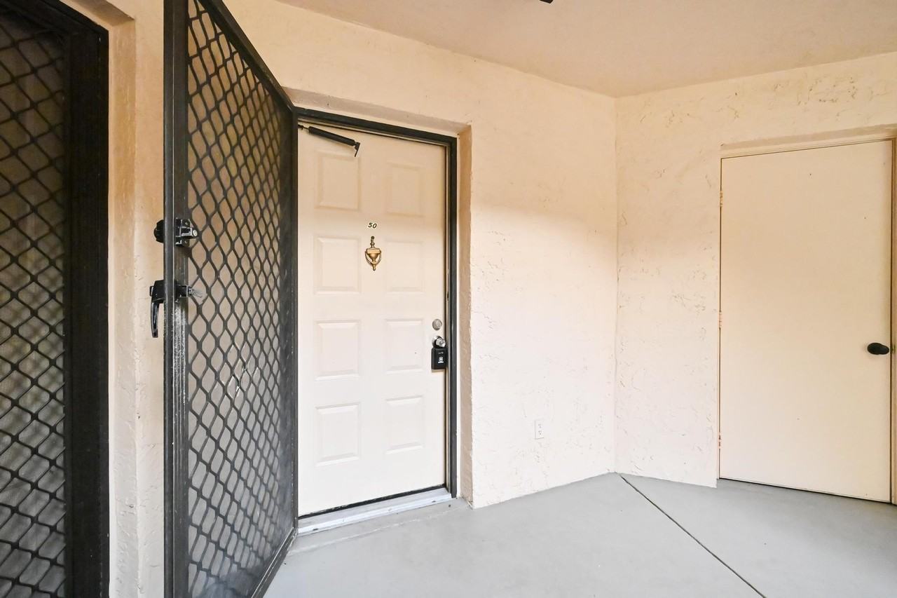 2013 Ne Collins Cir #50 - Photo 2 of 23