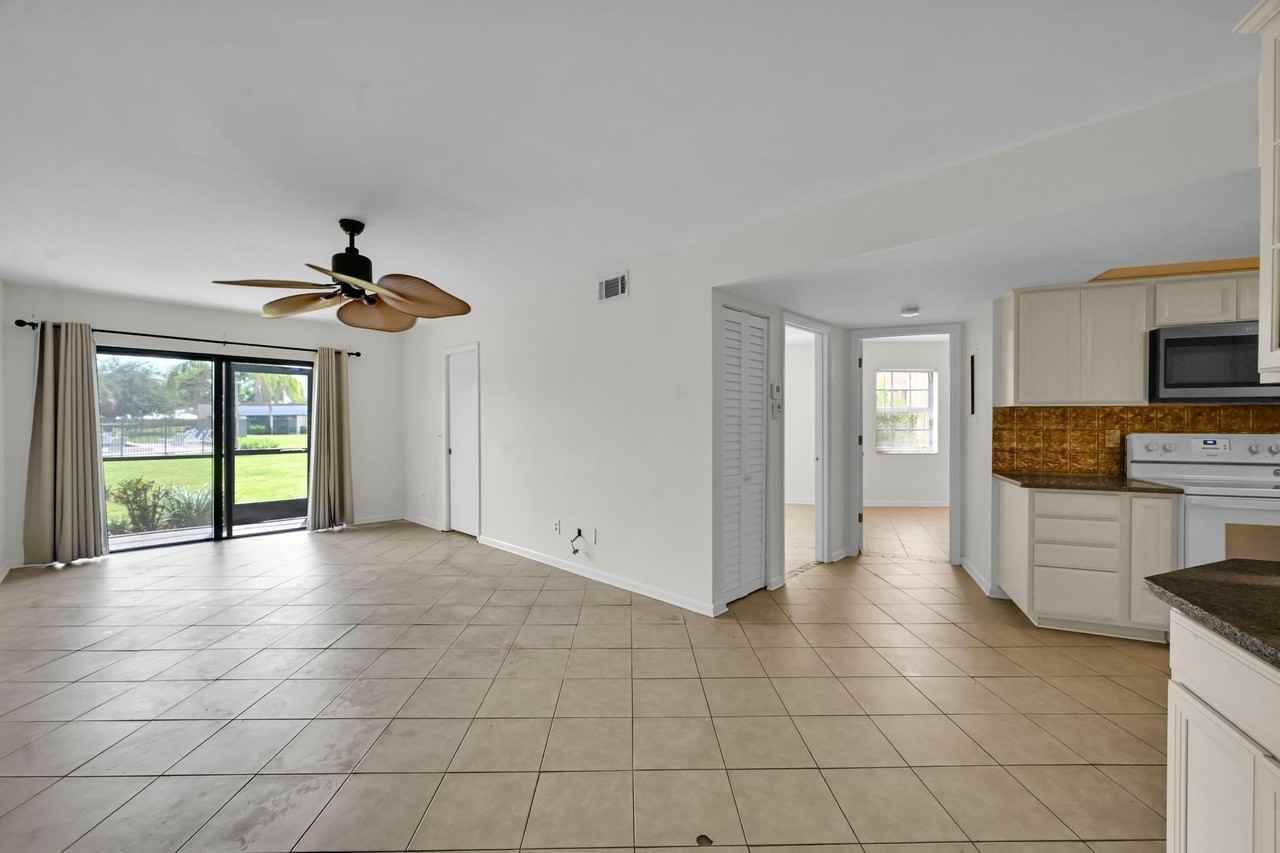 2013 Ne Collins Cir #50 - Photo 3 of 23