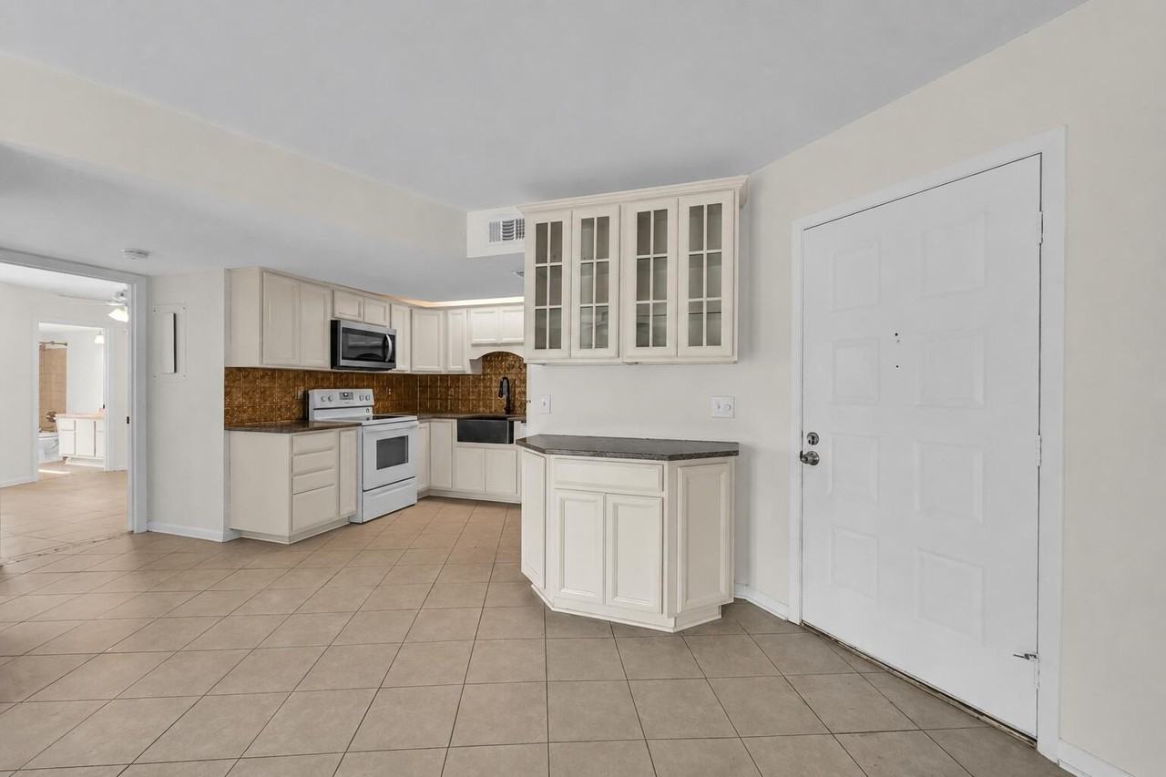 2013 Ne Collins Cir #50 - Photo 4 of 23