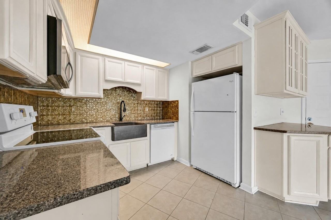 2013 Ne Collins Cir #50 - Photo 5 of 23