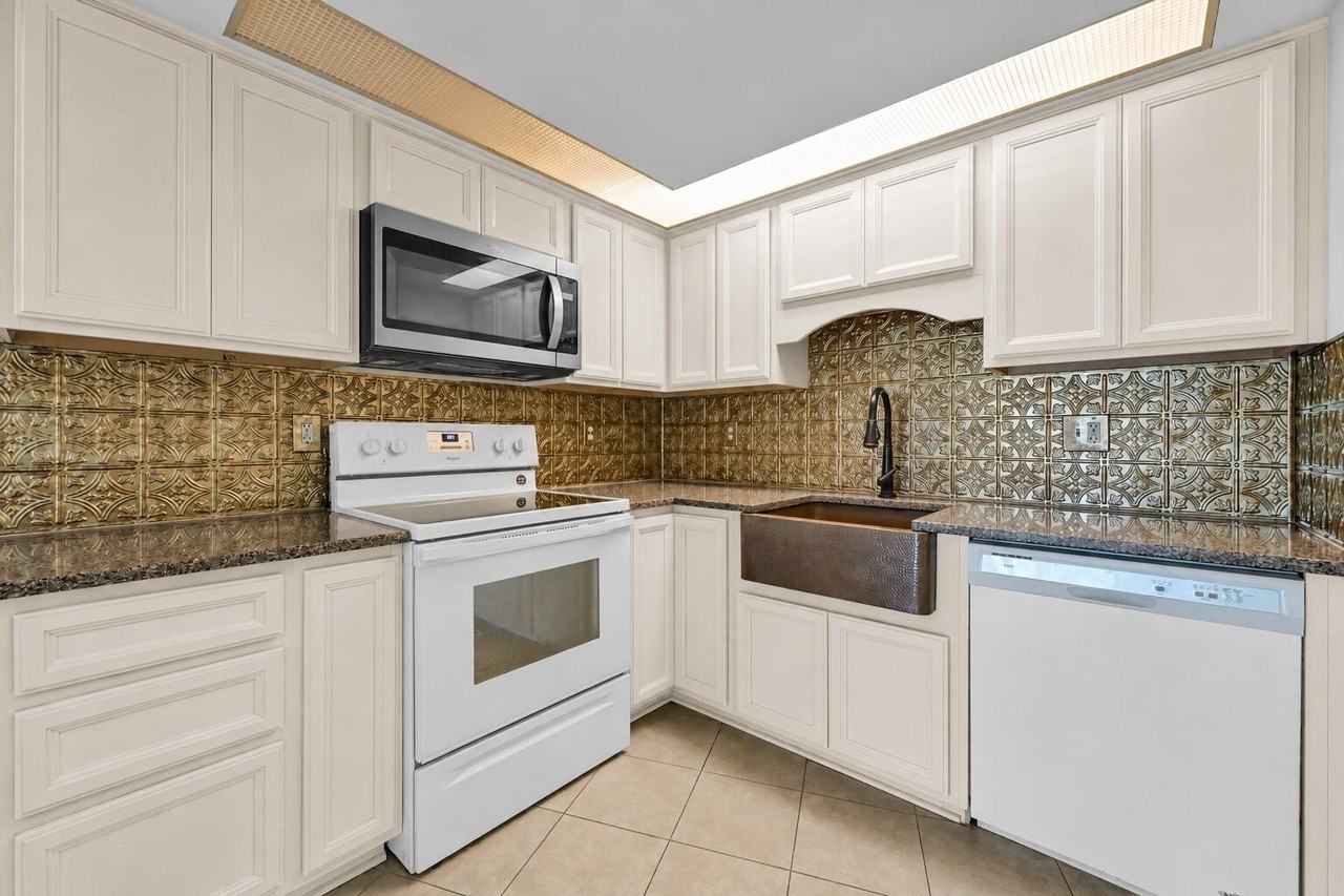 2013 Ne Collins Cir #50 - Photo 6 of 23