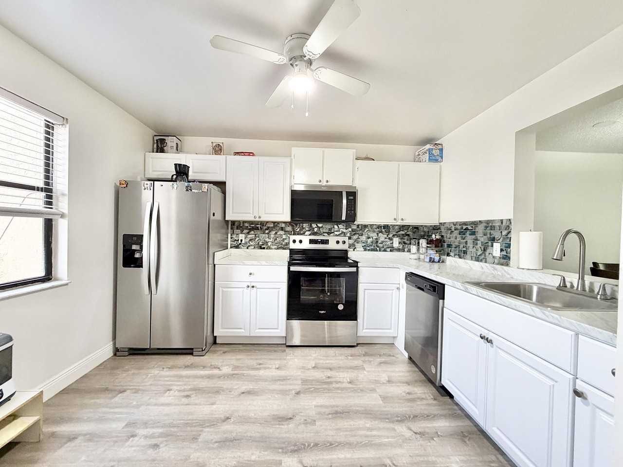 1407 Lakeview Dr E - Photo 2 of 17