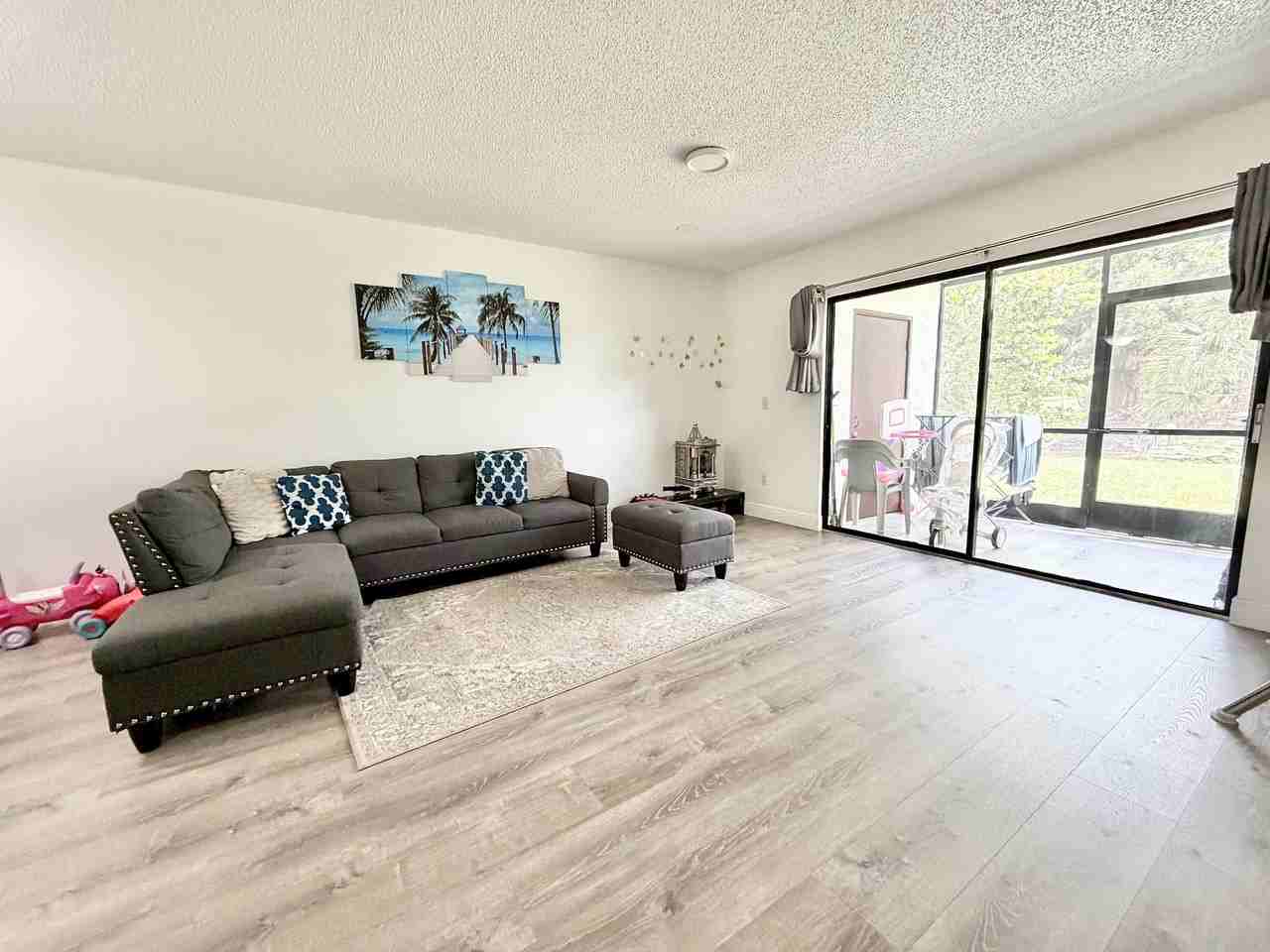 1407 Lakeview Dr E - Photo 3 of 17