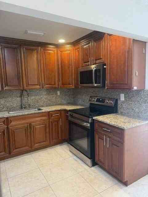 3651 Sw 60th Ter #3 - Photo 5 of 10