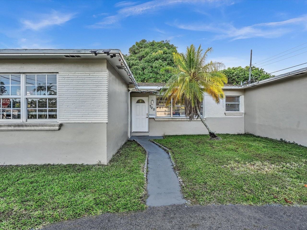 700 Sw 5th Ct - Photo 3 of 46