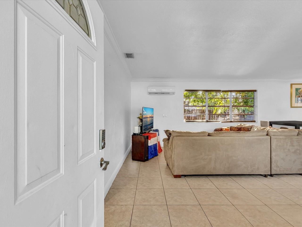 700 Sw 5th Ct - Photo 5 of 46