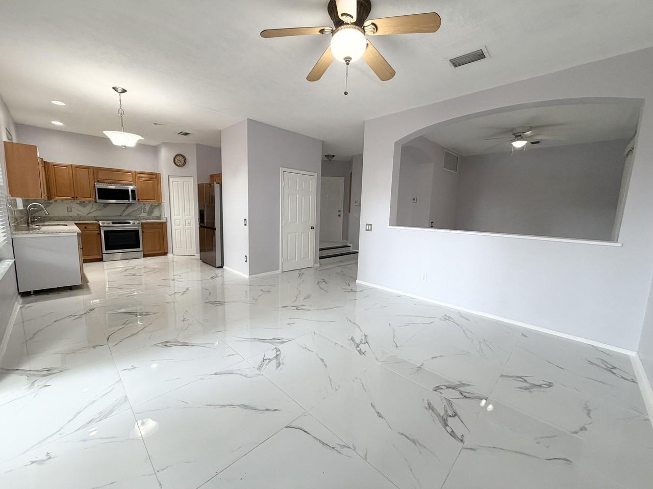 5487 Queenship Ct - Photo 3 of 14