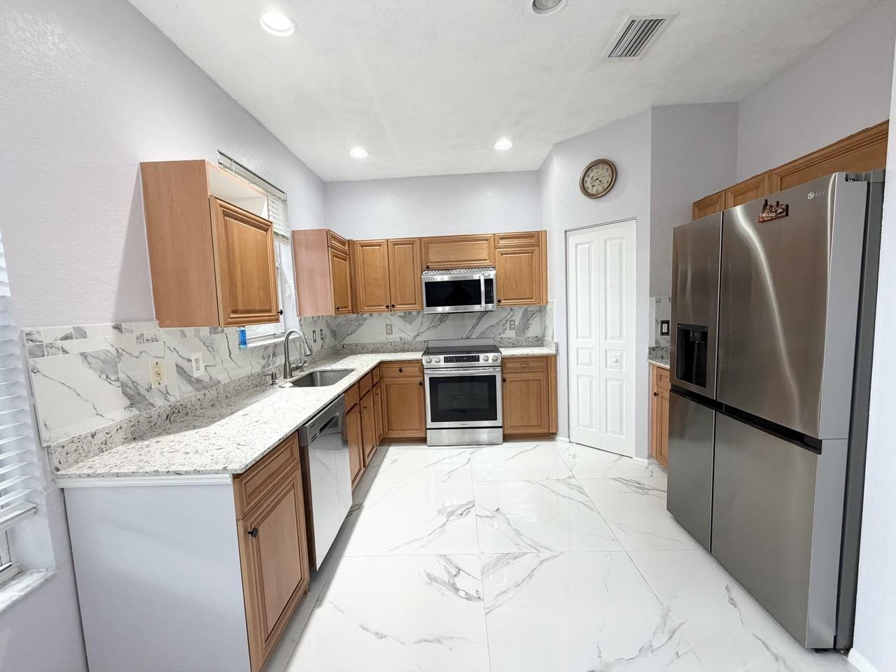 5487 Queenship Ct - Photo 7 of 14