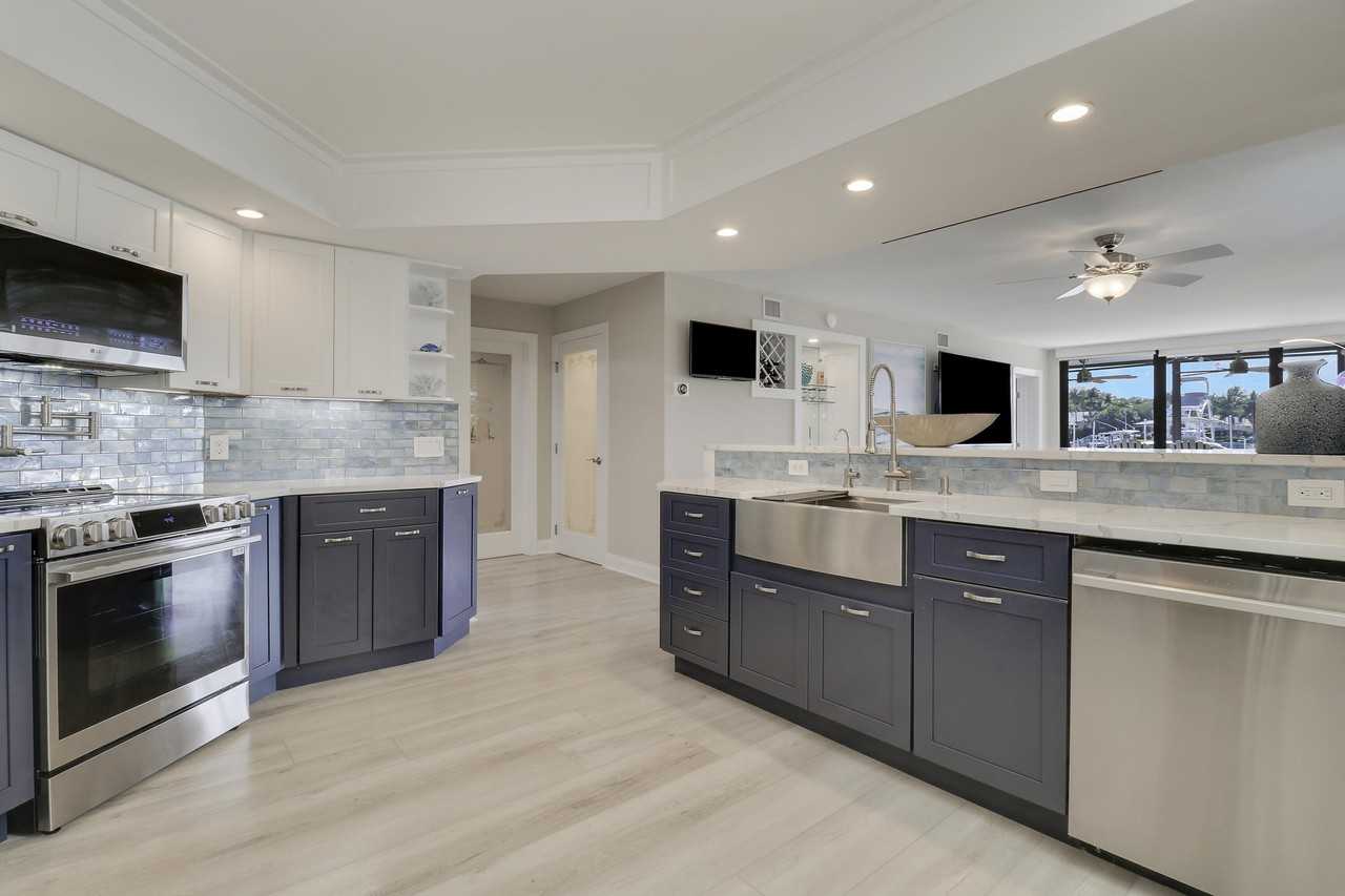 515 Bay Colony Dr N - Photo 7 of 50