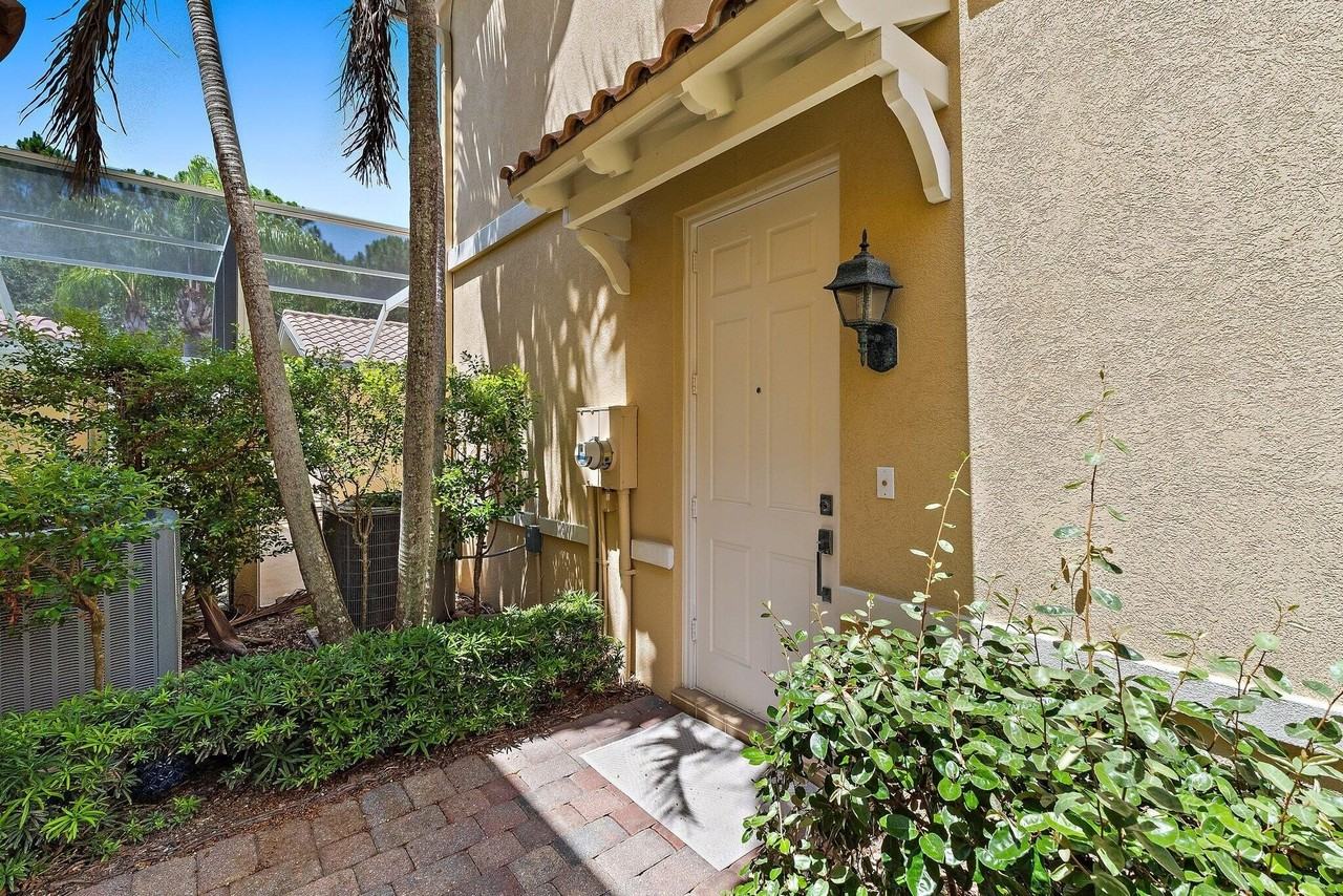 4526 Illicium Dr - Photo 3 of 50