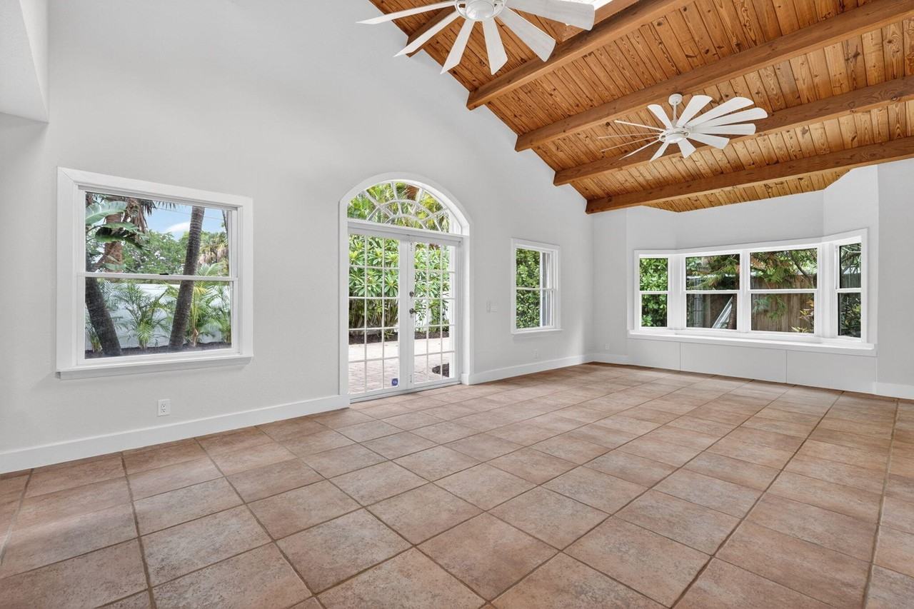 606 Paulina Rd - Photo 4 of 49