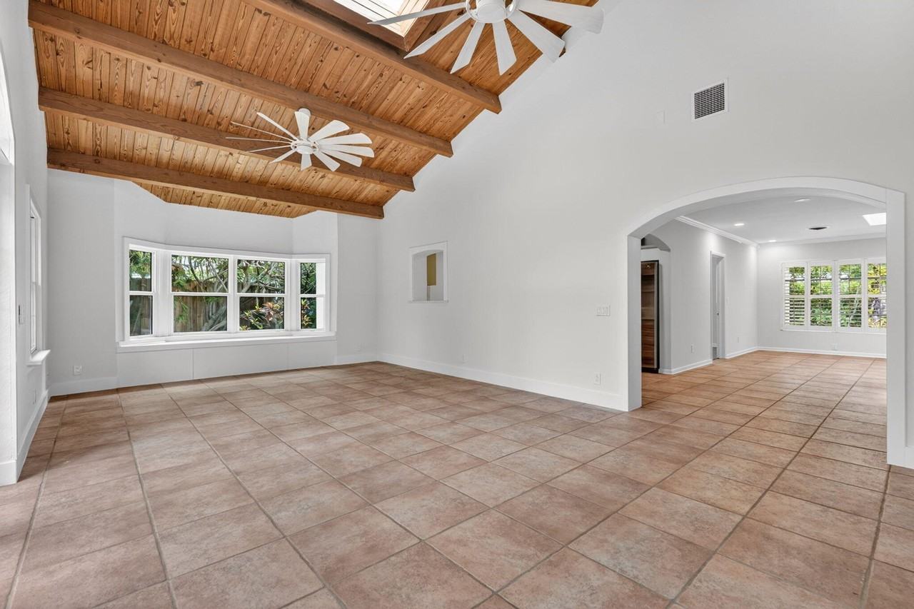 606 Paulina Rd - Photo 5 of 49