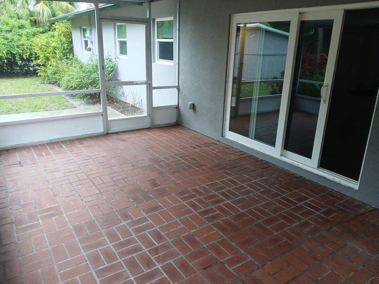 709 Se Alamanda Way - Photo 5 of 17