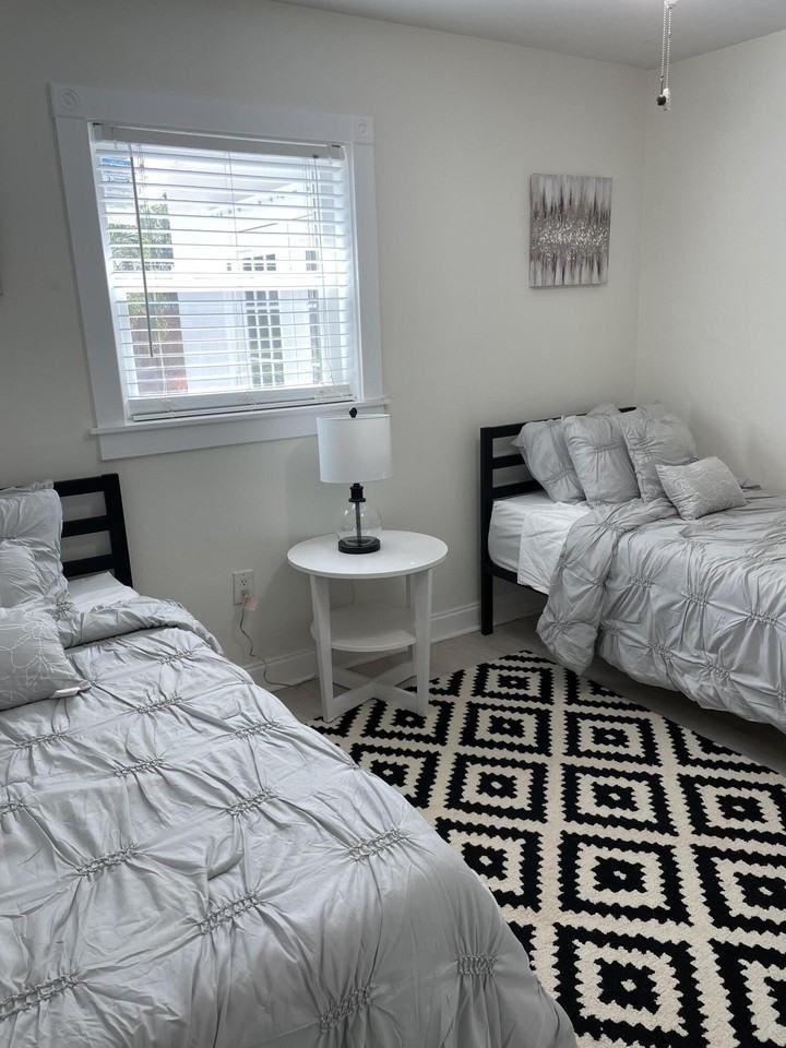 1609 N M St - Photo 4 of 24