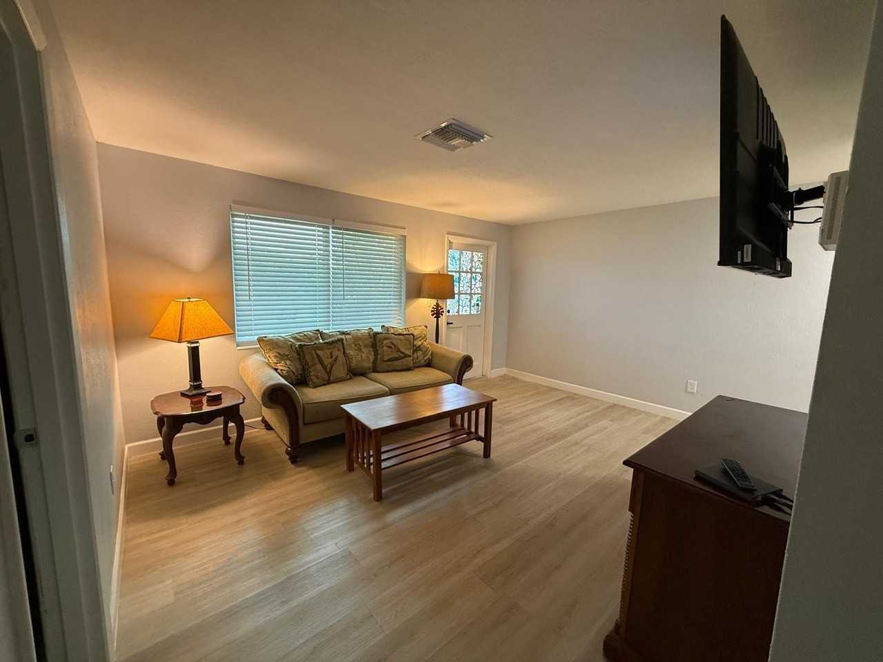 9015 Twigg Rd - Photo 4 of 16